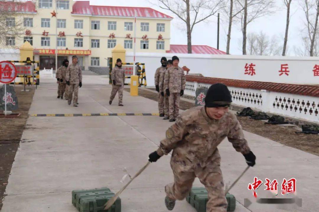 潘展乐和戍边战士说了番温暖的话,潘展乐对守边战士说了场暖心的话