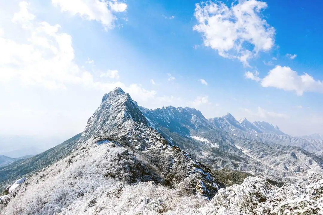 北京灵山今冬初雪,北京灵山迎来冬日首场雪