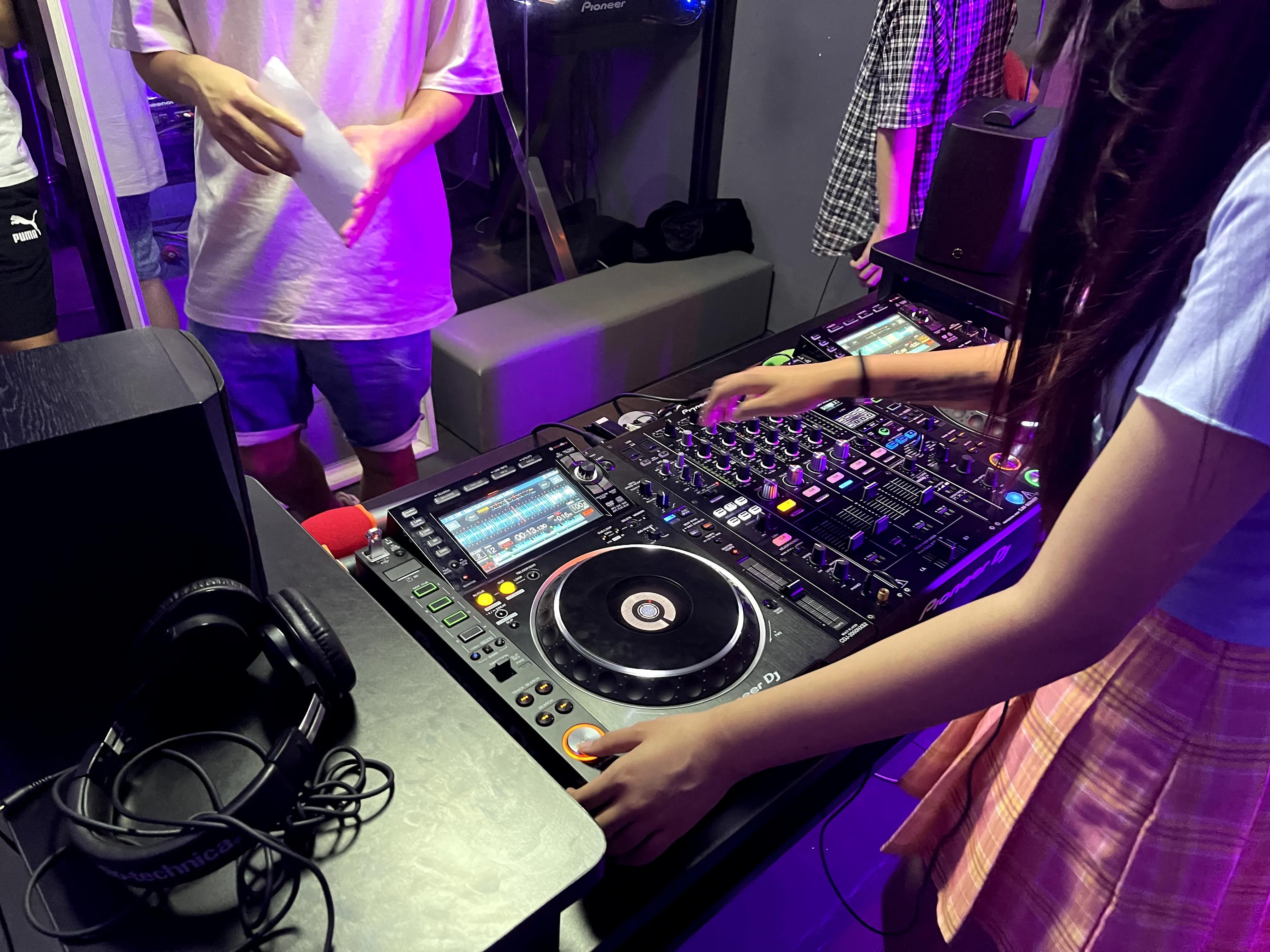 最新混音dj,前沿音乐风潮的顶尖混音DJ新作出炉。